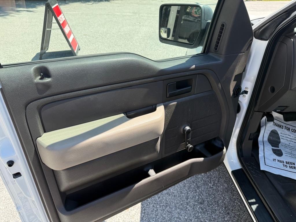 Ford F-150 2WD Reg Cab 145" XLT w/Midbox Prep 2009