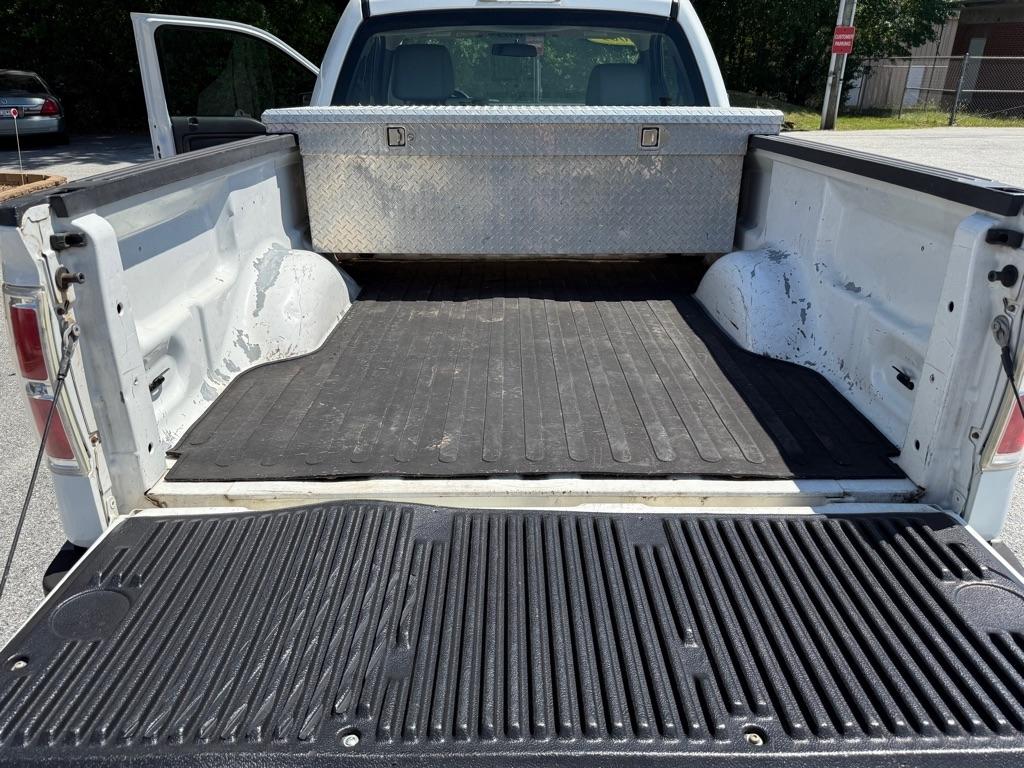 Ford F-150 2WD Reg Cab 145" XLT w/Midbox Prep 2009