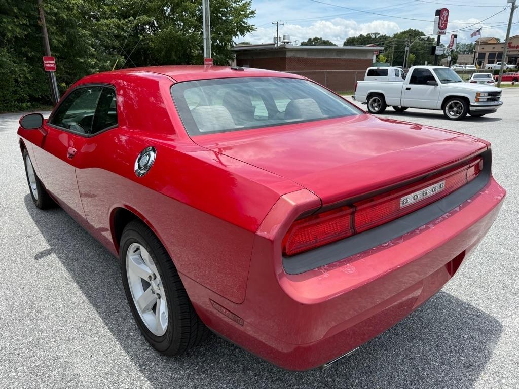 Dodge Challenger 2dr Cpe 2011