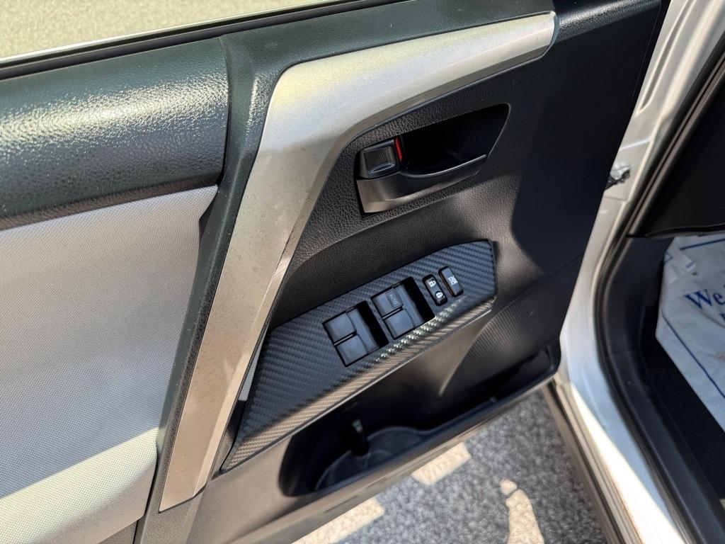 Toyota RAV4 AWD 4dr LE (Natl) 2015