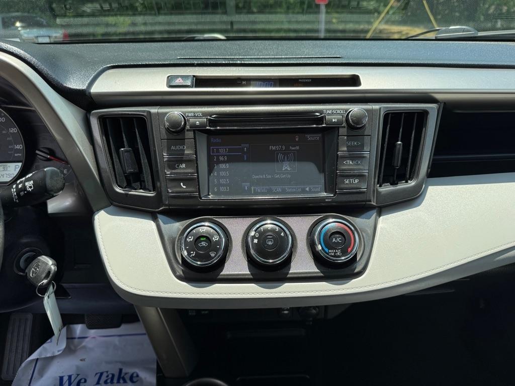 Toyota RAV4 AWD 4dr LE (Natl) 2015