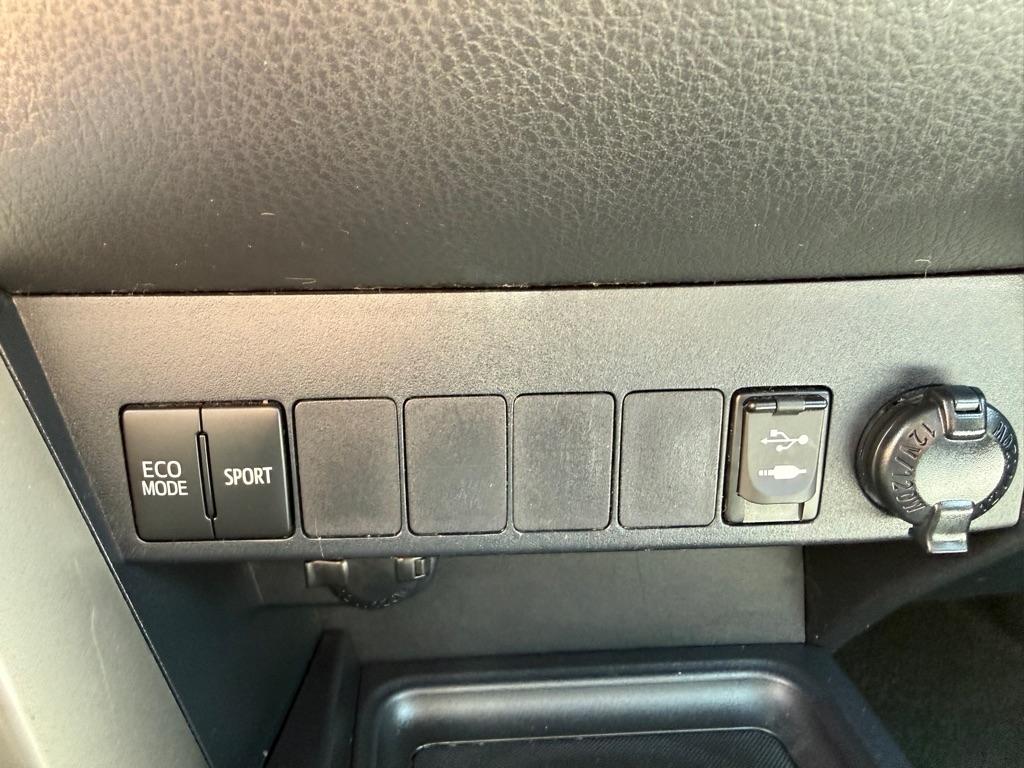 Toyota RAV4 AWD 4dr LE (Natl) 2015