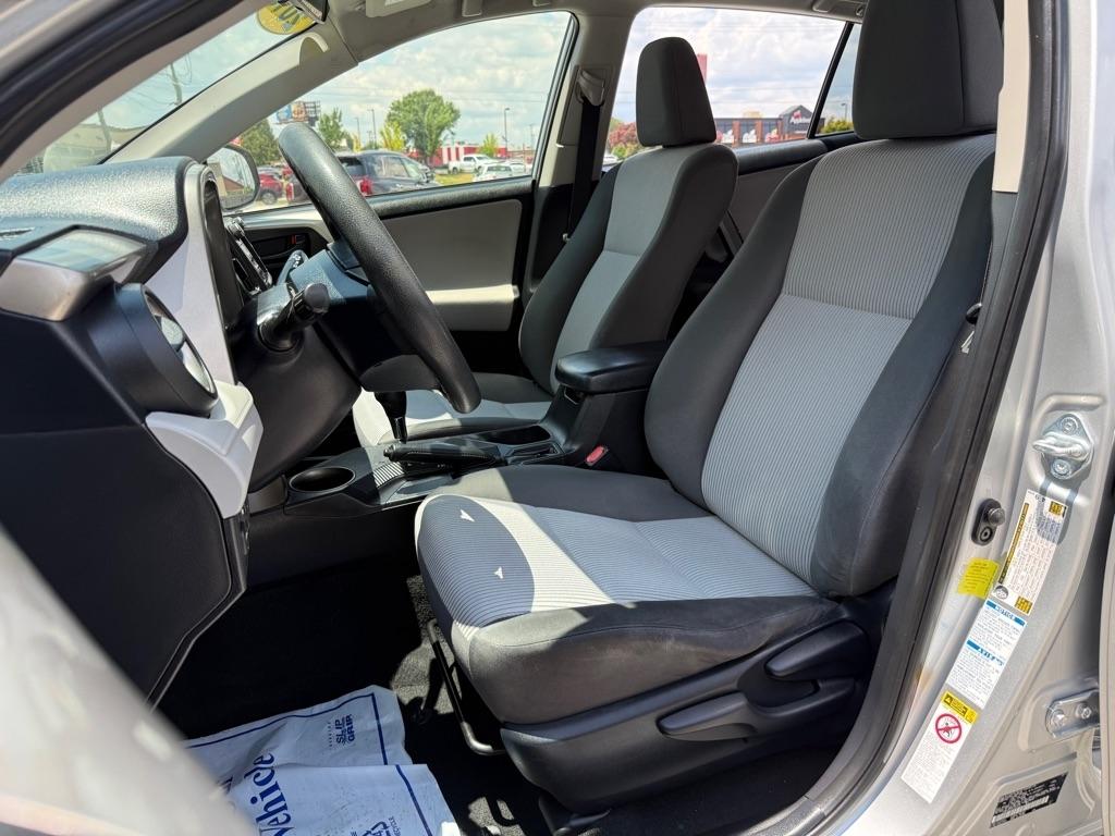 Toyota RAV4 AWD 4dr LE (Natl) 2015