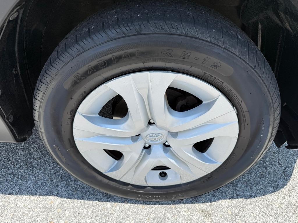 Toyota RAV4 AWD 4dr LE (Natl) 2015