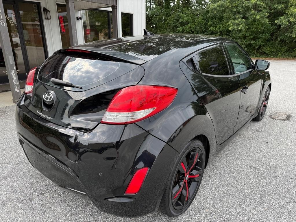 Hyundai Veloster 3dr Cpe Auto w/Red Int 2012