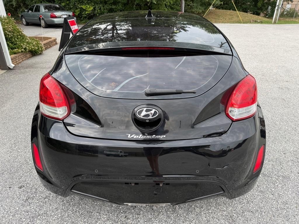 Hyundai Veloster 3dr Cpe Auto w/Red Int 2012