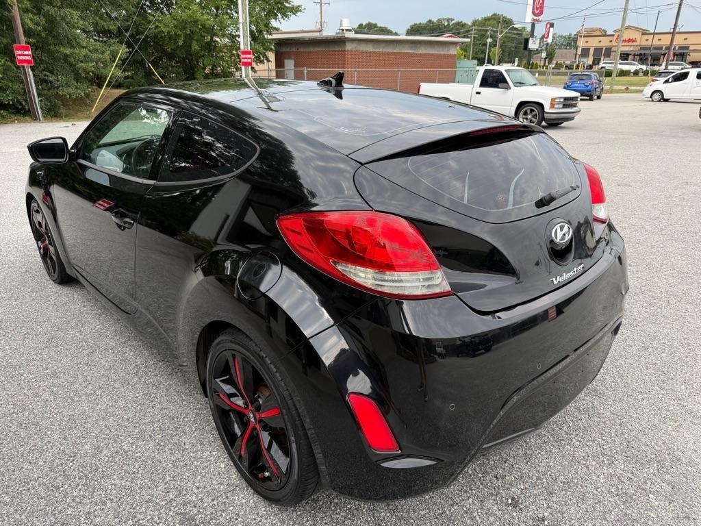 Hyundai Veloster 3dr Cpe Auto w/Red Int 2012