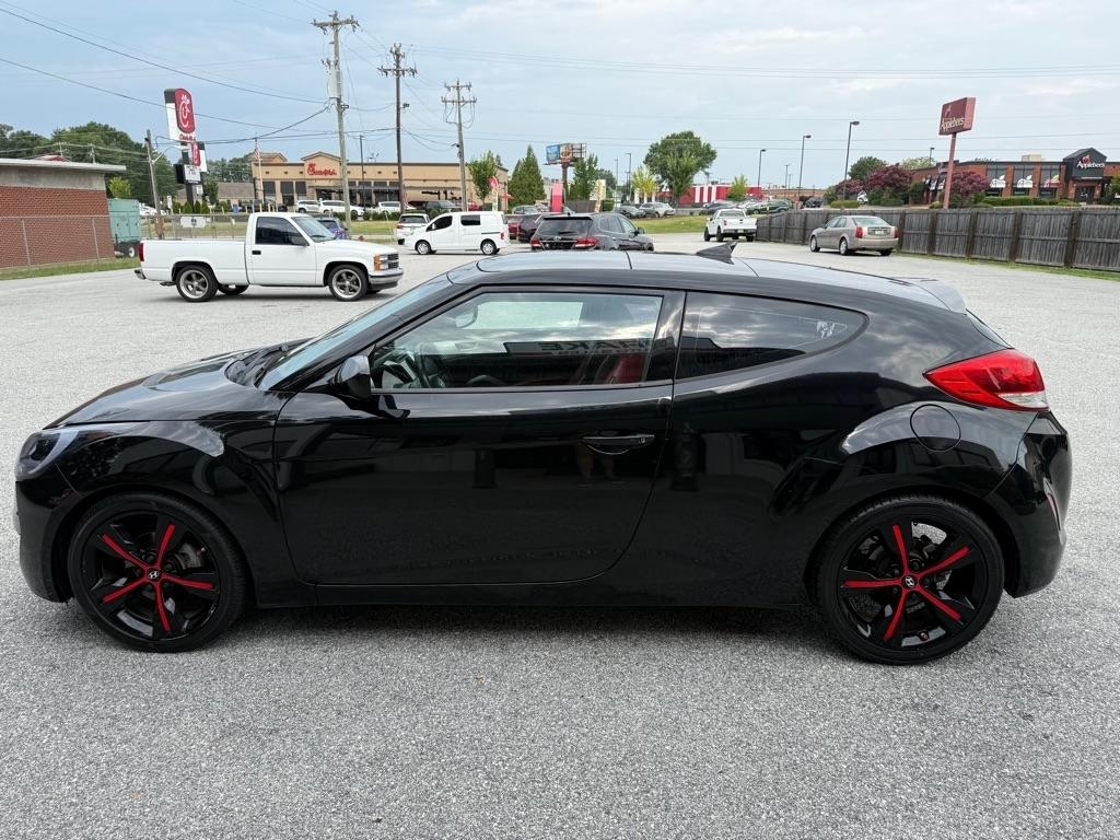 Hyundai Veloster 3dr Cpe Auto w/Red Int 2012