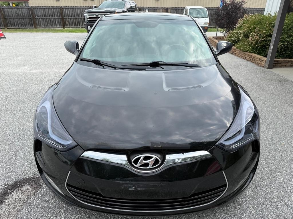 Hyundai Veloster 3dr Cpe Auto w/Red Int 2012