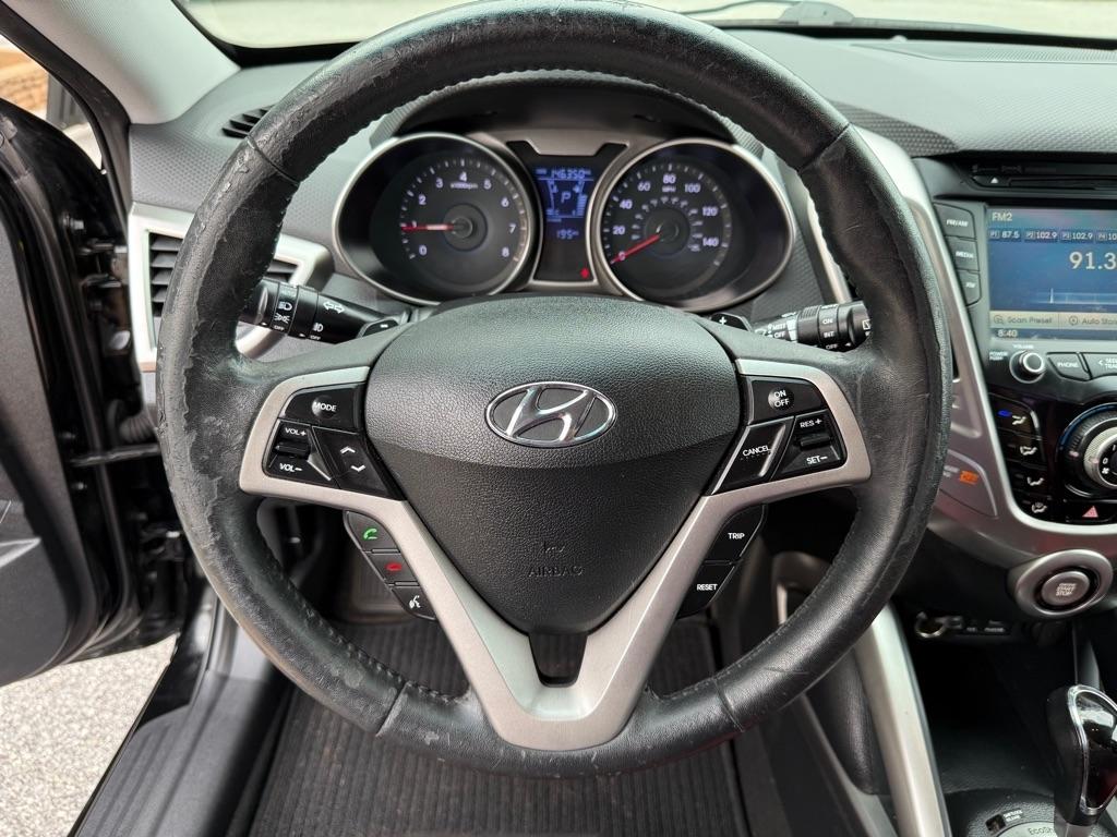 Hyundai Veloster 3dr Cpe Auto w/Red Int 2012