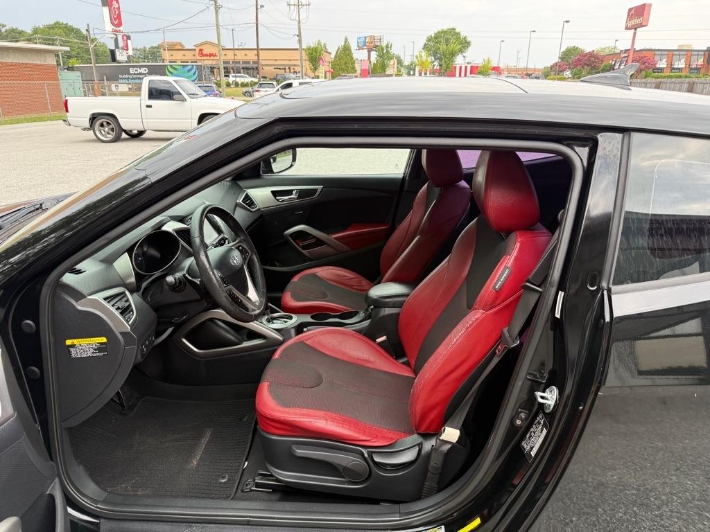 Hyundai Veloster 3dr Cpe Auto w/Red Int 2012