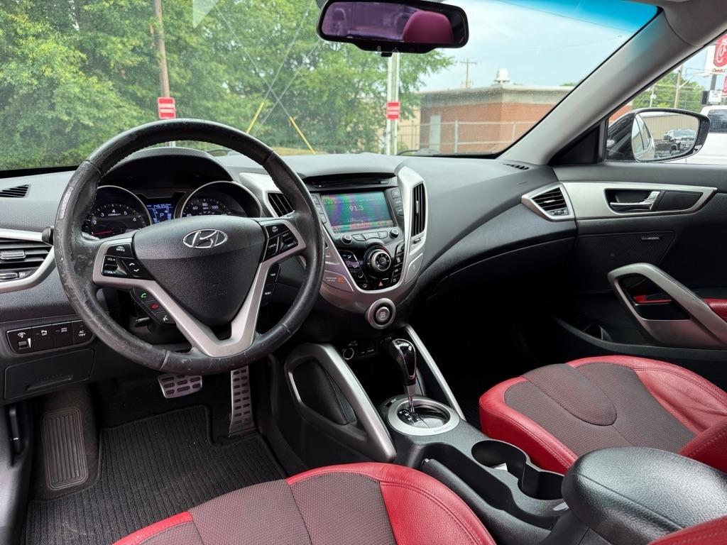 Hyundai Veloster 3dr Cpe Auto w/Red Int 2012