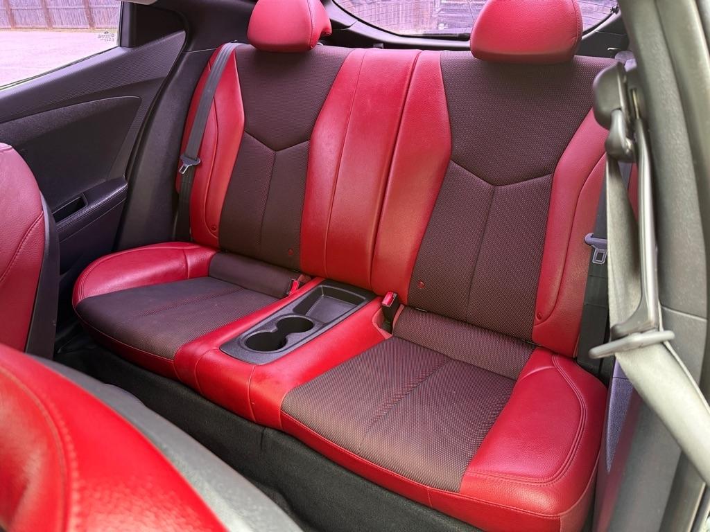 Hyundai Veloster 3dr Cpe Auto w/Red Int 2012