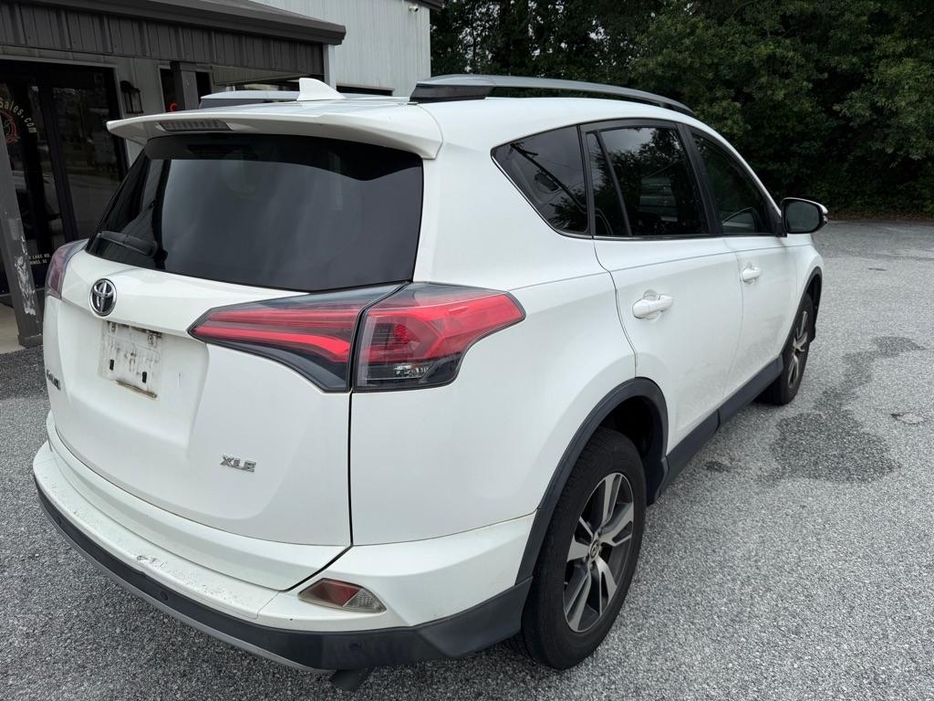 Toyota RAV4 XLE FWD (Natl) 2017