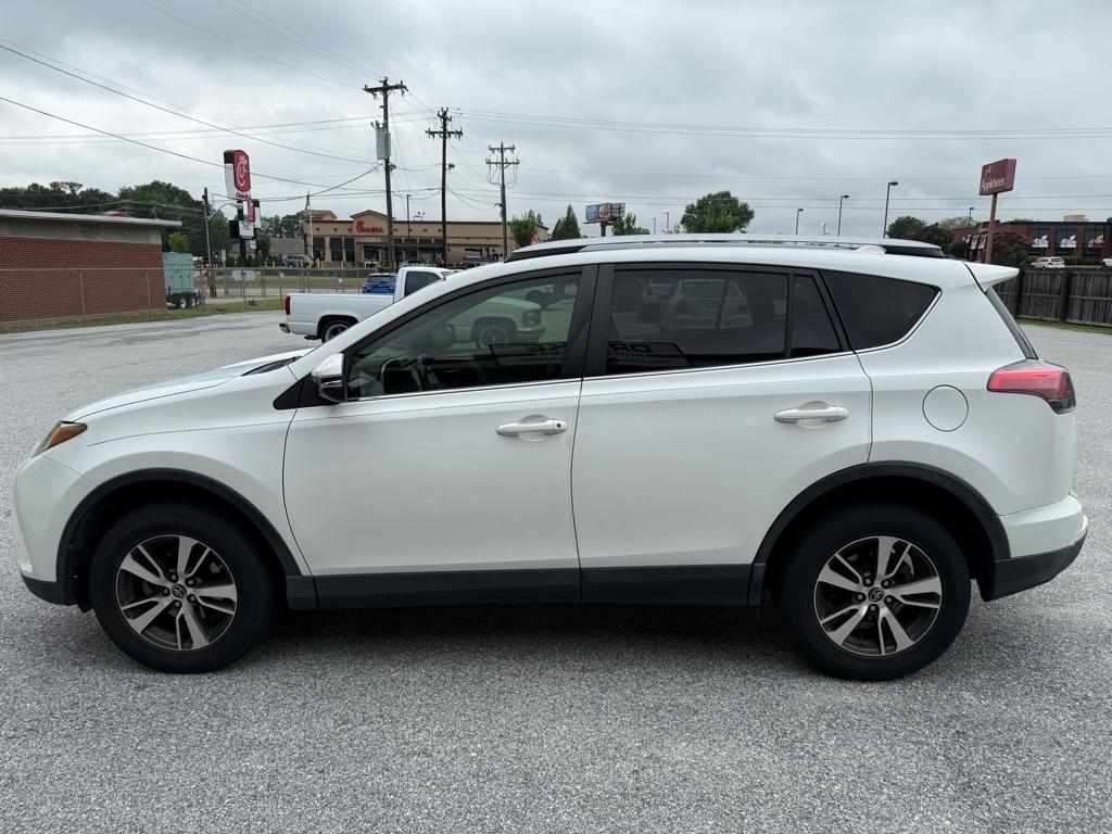 Toyota RAV4 XLE FWD (Natl) 2017