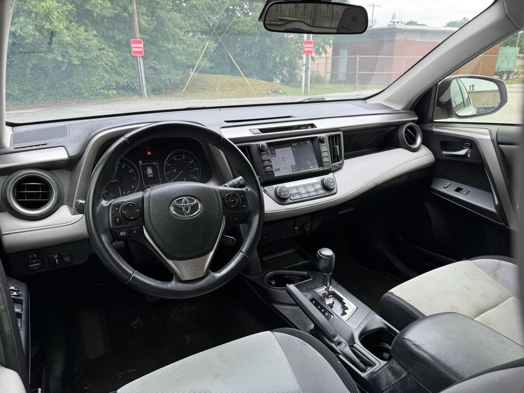 Toyota RAV4 XLE FWD (Natl) 2017