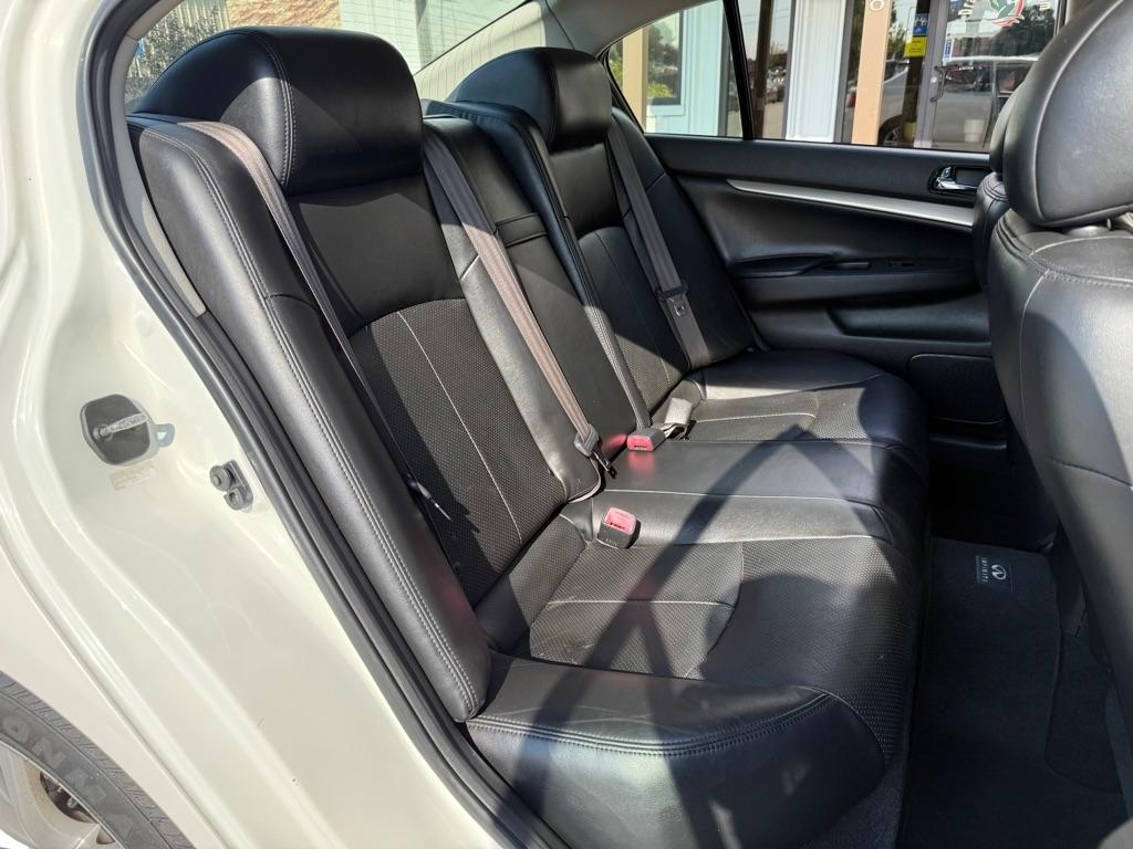 Infiniti G25 Sedan 4dr Journey RWD 2011
