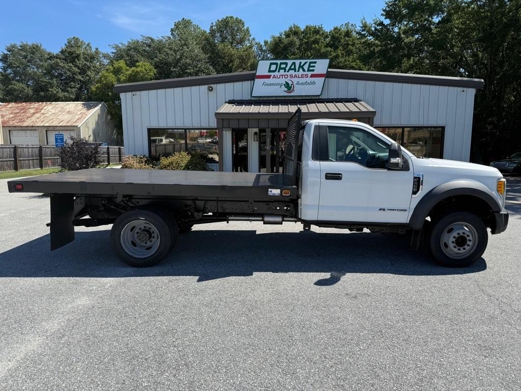 Ford Super Duty F-450 DRW XLT 2WD Reg Cab 145" WB 60" CA 2017