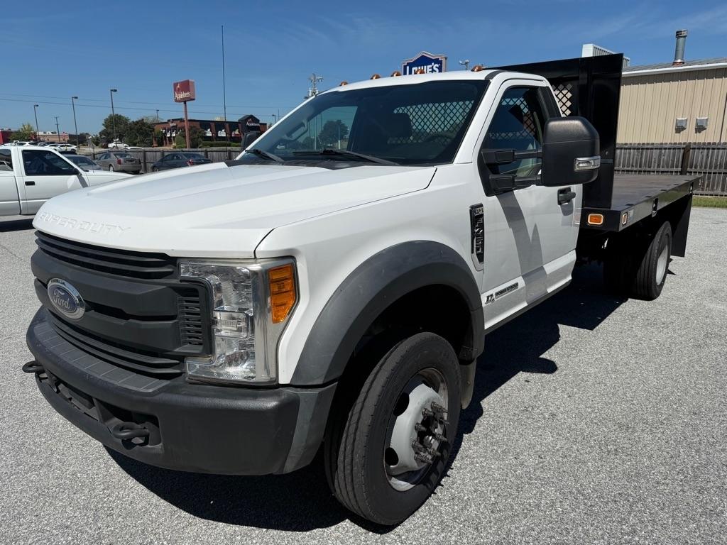 Ford Super Duty F-450 DRW XLT 2WD Reg Cab 145" WB 60" CA 2017