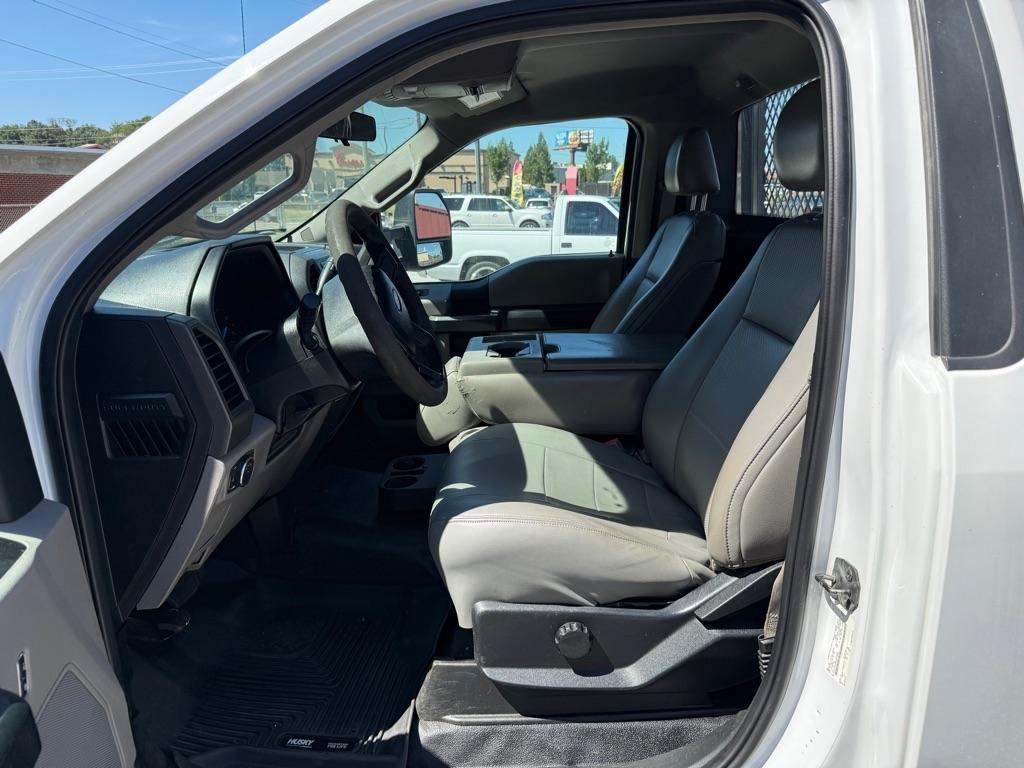 Ford Super Duty F-450 DRW XLT 2WD Reg Cab 145" WB 60" CA 2017