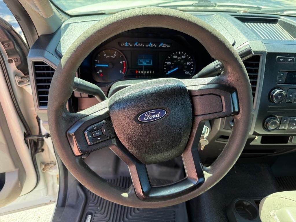 Ford Super Duty F-450 DRW XLT 2WD Reg Cab 145" WB 60" CA 2017