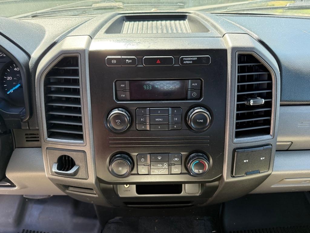 Ford Super Duty F-450 DRW XLT 2WD Reg Cab 145" WB 60" CA 2017