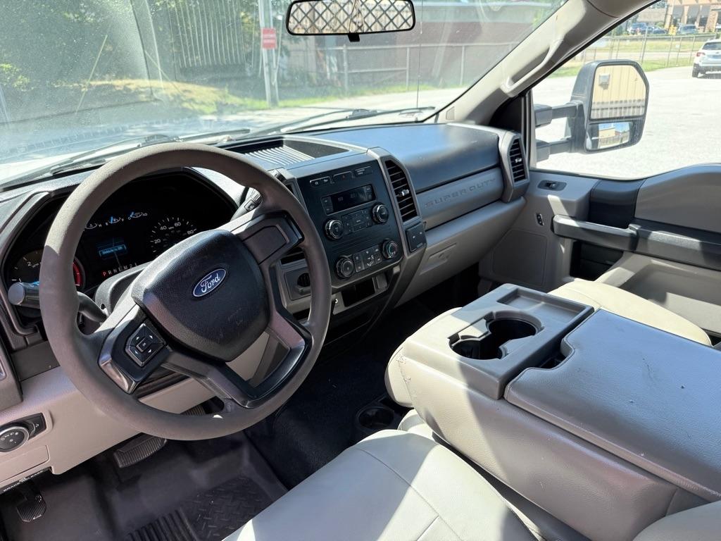 Ford Super Duty F-450 DRW XLT 2WD Reg Cab 145" WB 60" CA 2017