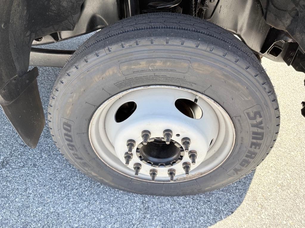 Ford Super Duty F-450 DRW XLT 2WD Reg Cab 145" WB 60" CA 2017