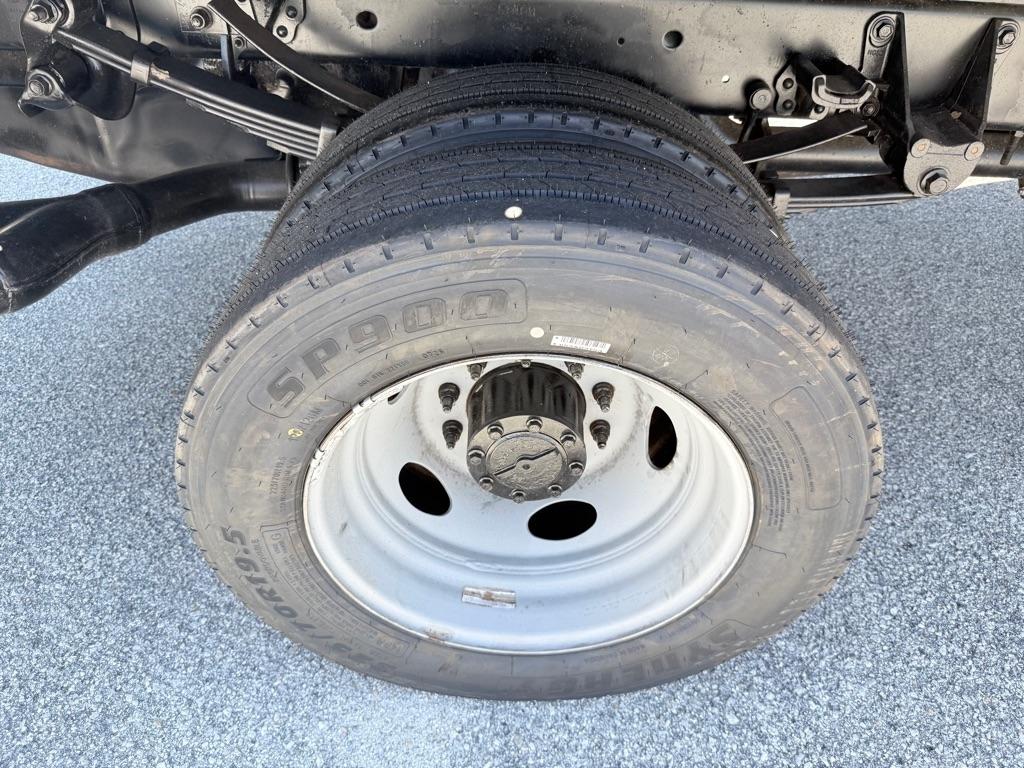 Ford Super Duty F-450 DRW XLT 2WD Reg Cab 145" WB 60" CA 2017