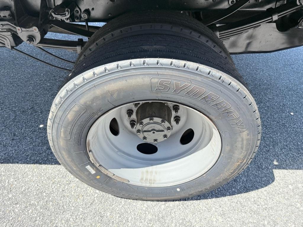Ford Super Duty F-450 DRW XLT 2WD Reg Cab 145" WB 60" CA 2017