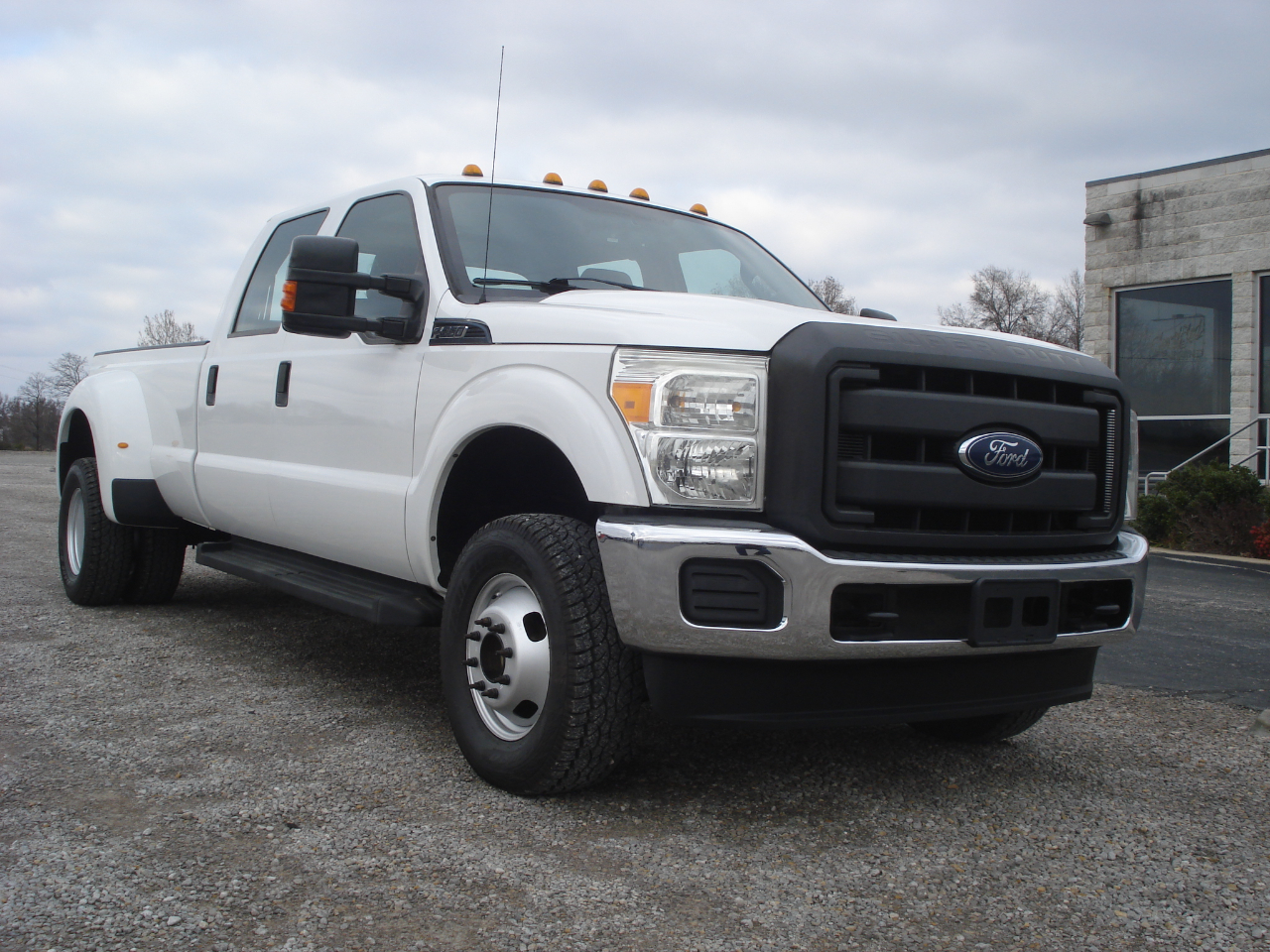 2016 Ford F-350 XL photo 2