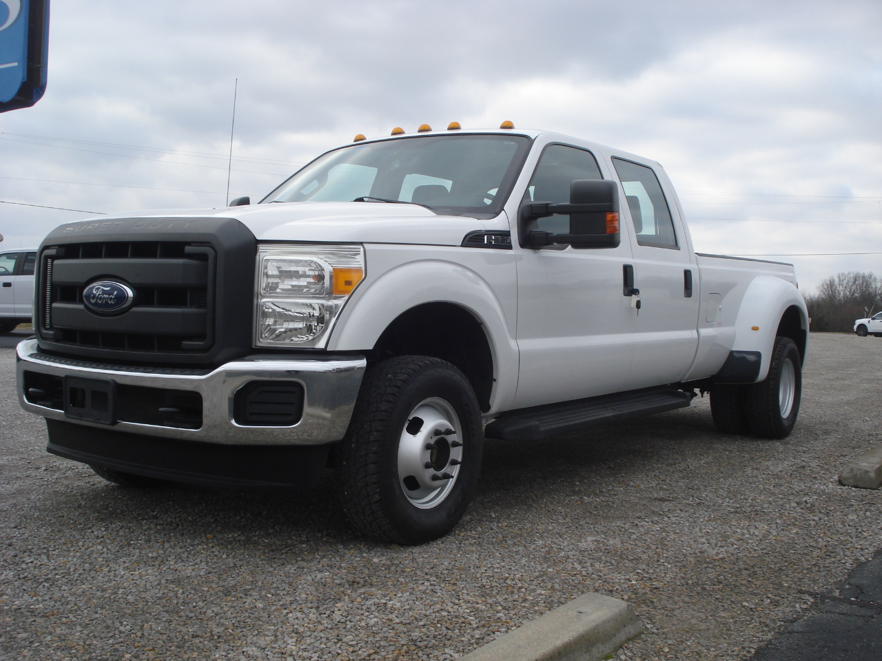 2016 Ford F-350 XL photo 4
