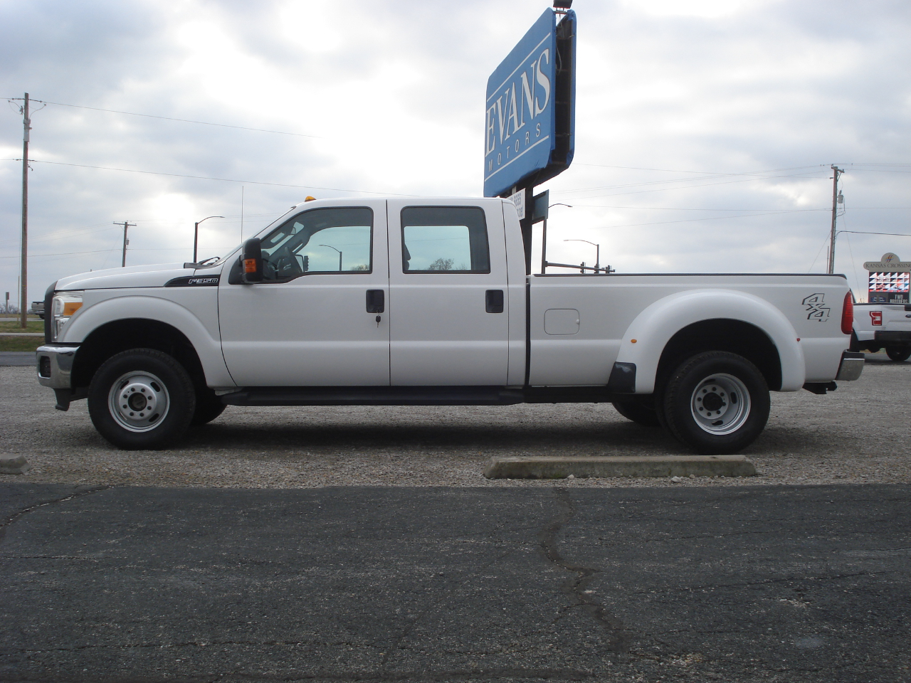 Ford F-350 SD XL Crew Cab Long Bed DRW 4WD 2016