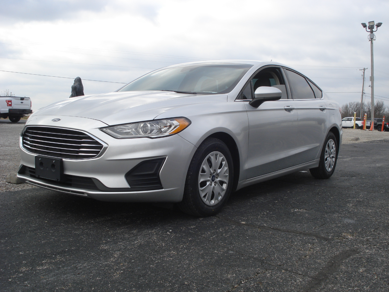2019 Ford Fusion S photo 3