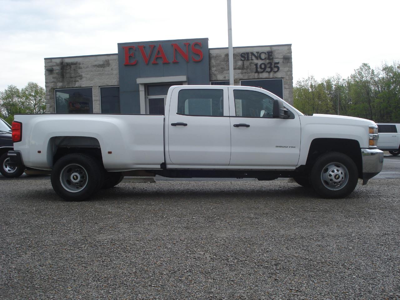 2017 Chevrolet Silverado 3500HD 4DR DUALLY Crew Cab 2WD 1-TON