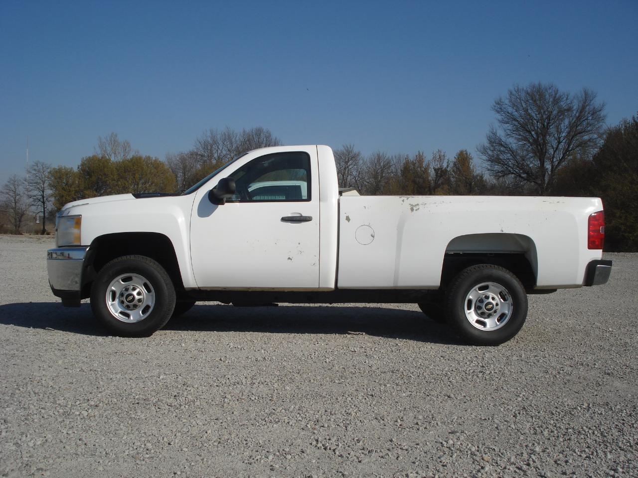 2011 Chevrolet Silverado 2500HD 2DR Long Box 4WD 3/4 TON REGULAR CAB