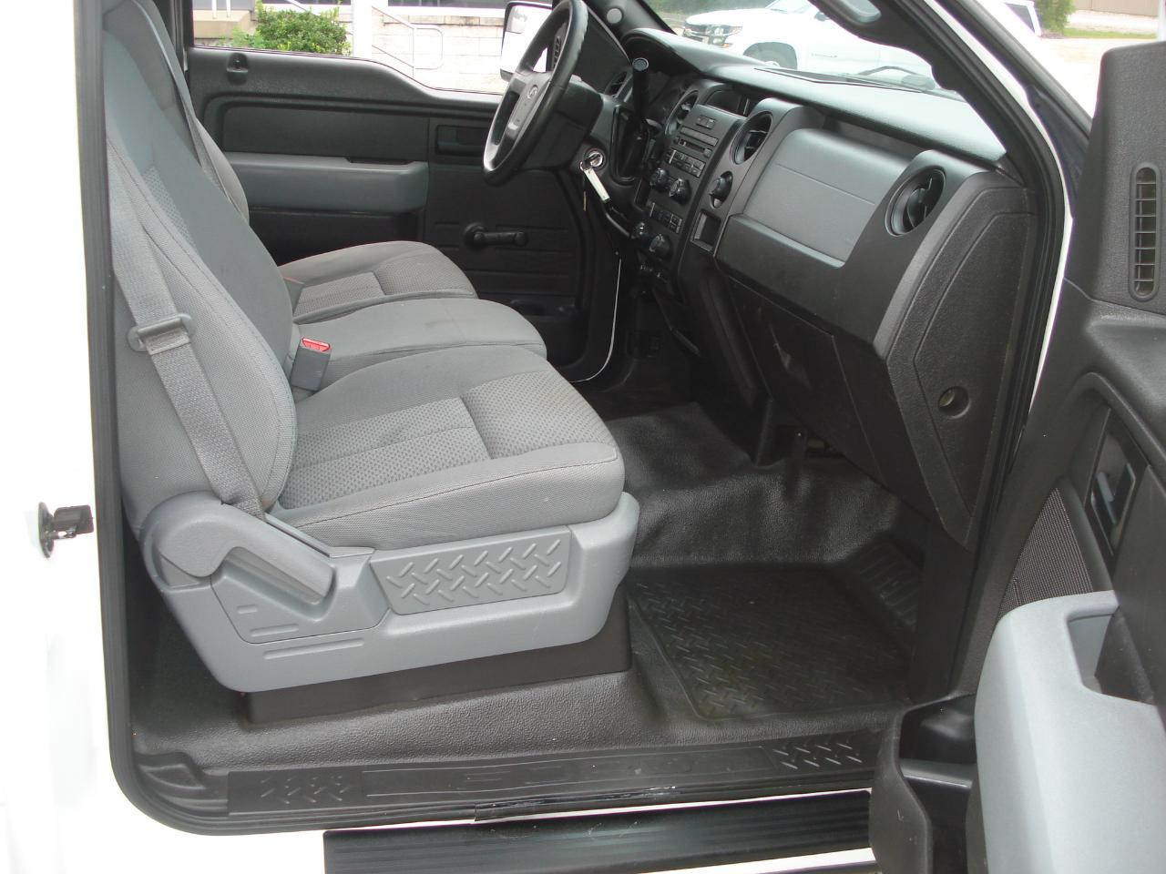 Ford F-150 XL 8-ft. Bed 2WD 2012