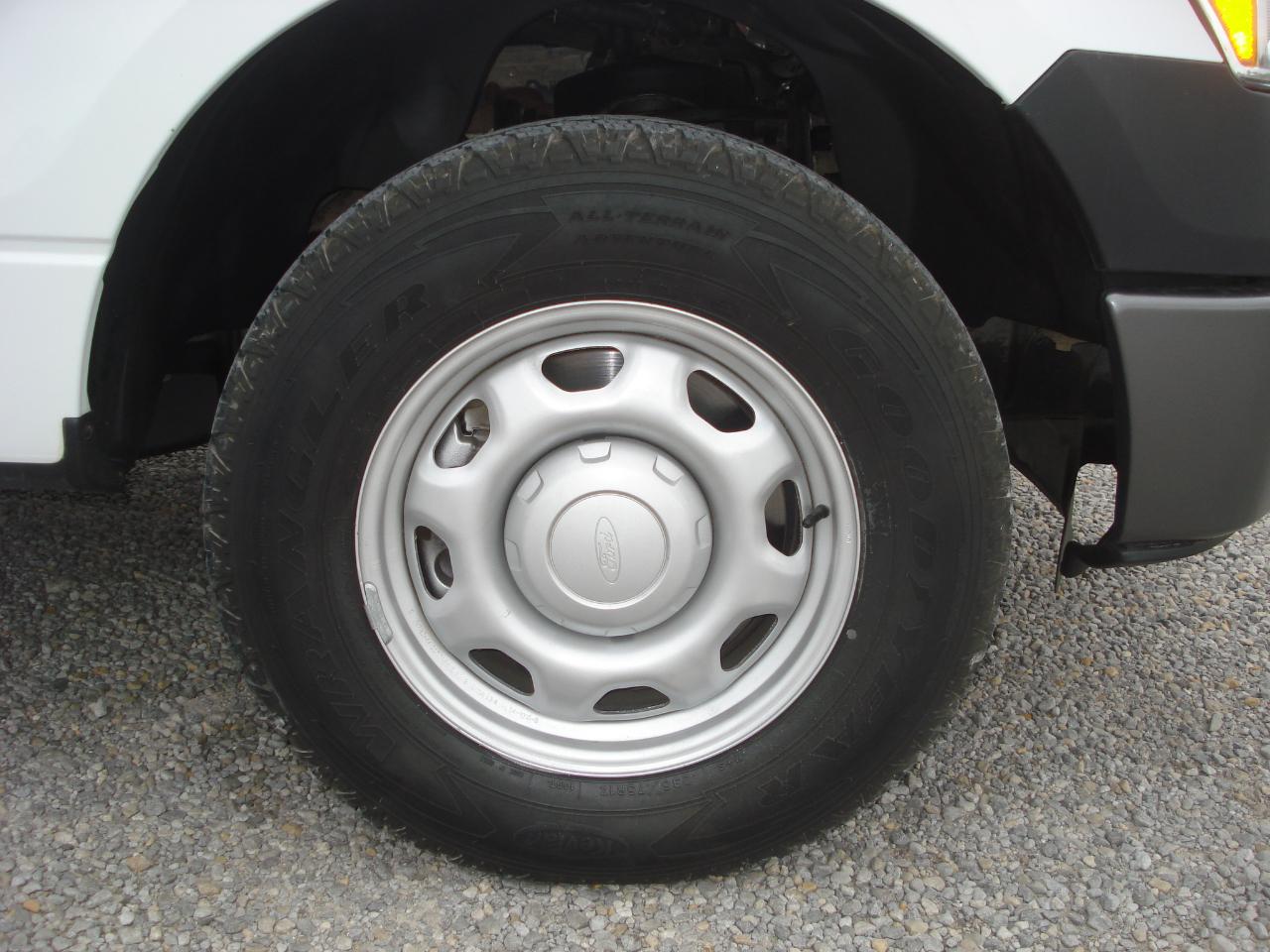 Ford F-150 XL 8-ft. Bed 2WD 2012