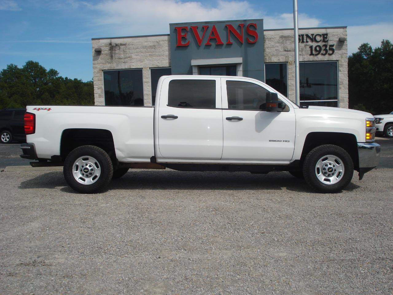 2017 Chevrolet Silverado 2500HD 4DR Crew Cab SHORT Box 4WD