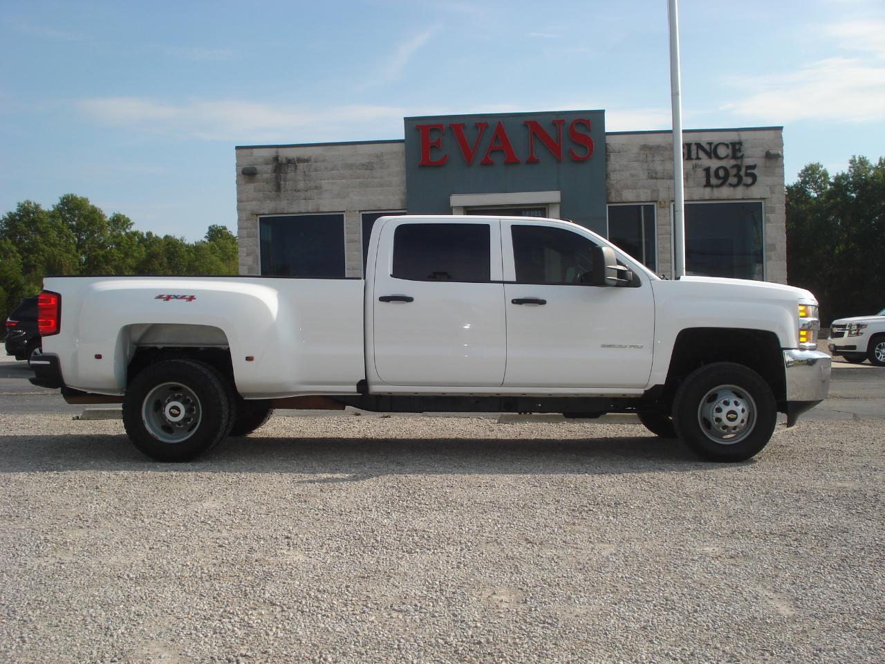 2017 Chevrolet Silverado 3500HD 4DR Crew Cab 4WD DUAL REAR WHEEL