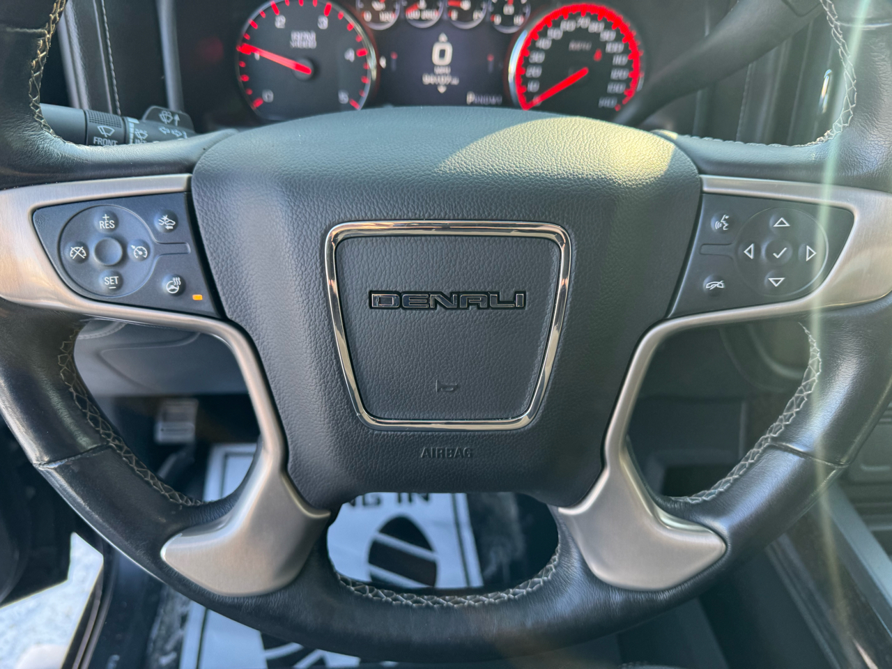 GMC Sierra 2500HD 4WD Crew Cab 153.7" Denali 2016