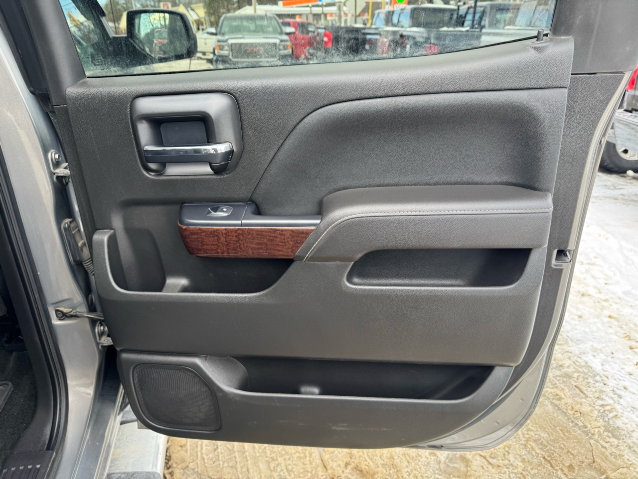 GMC Sierra 1500 4WD Crew Cab 143.5" SLE 2017