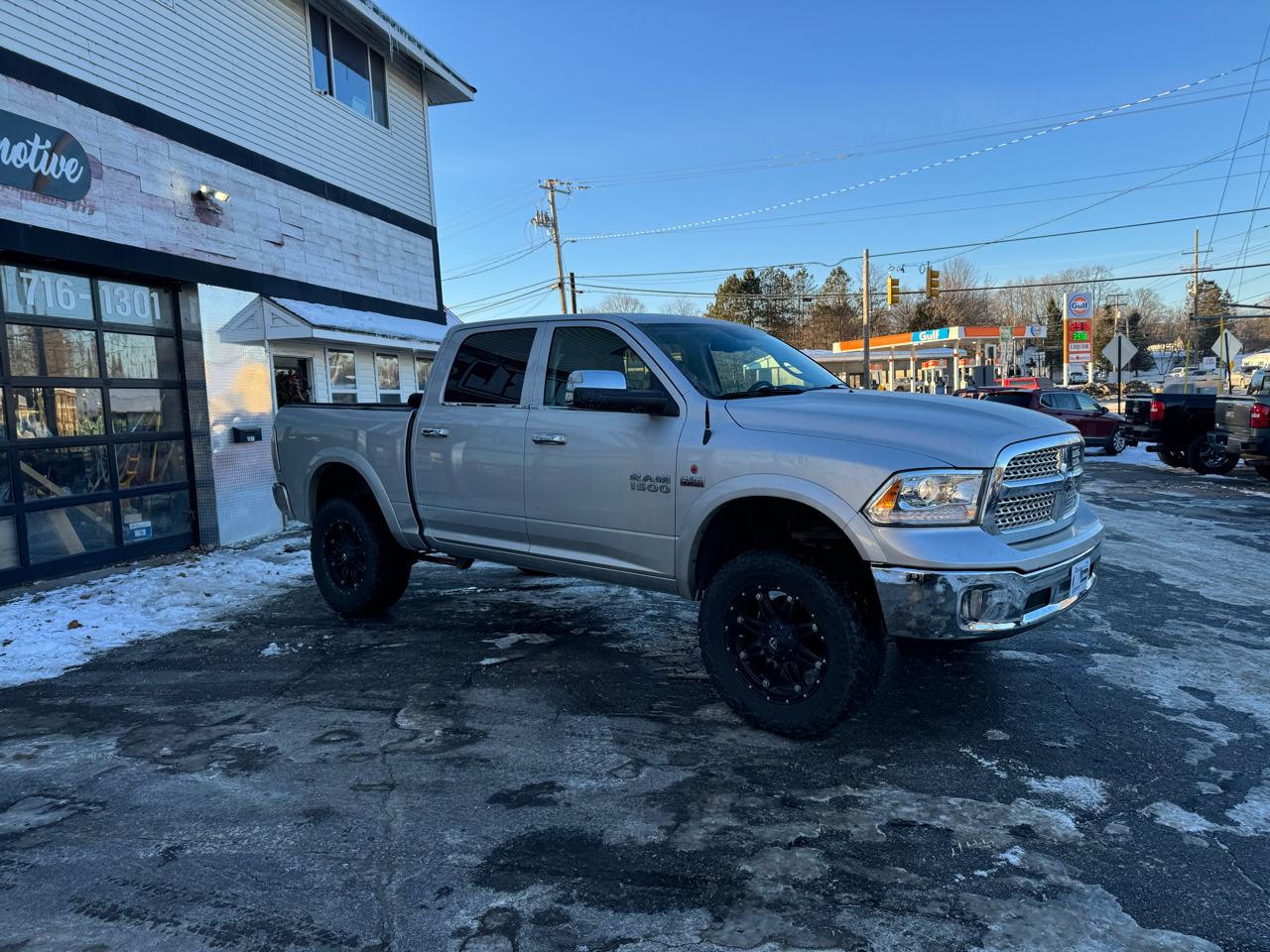 RAM 1500 4WD Crew Cab 140.5" Laramie 2016