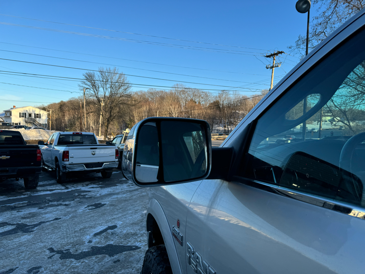 RAM 1500 4WD Crew Cab 140.5" Laramie 2016