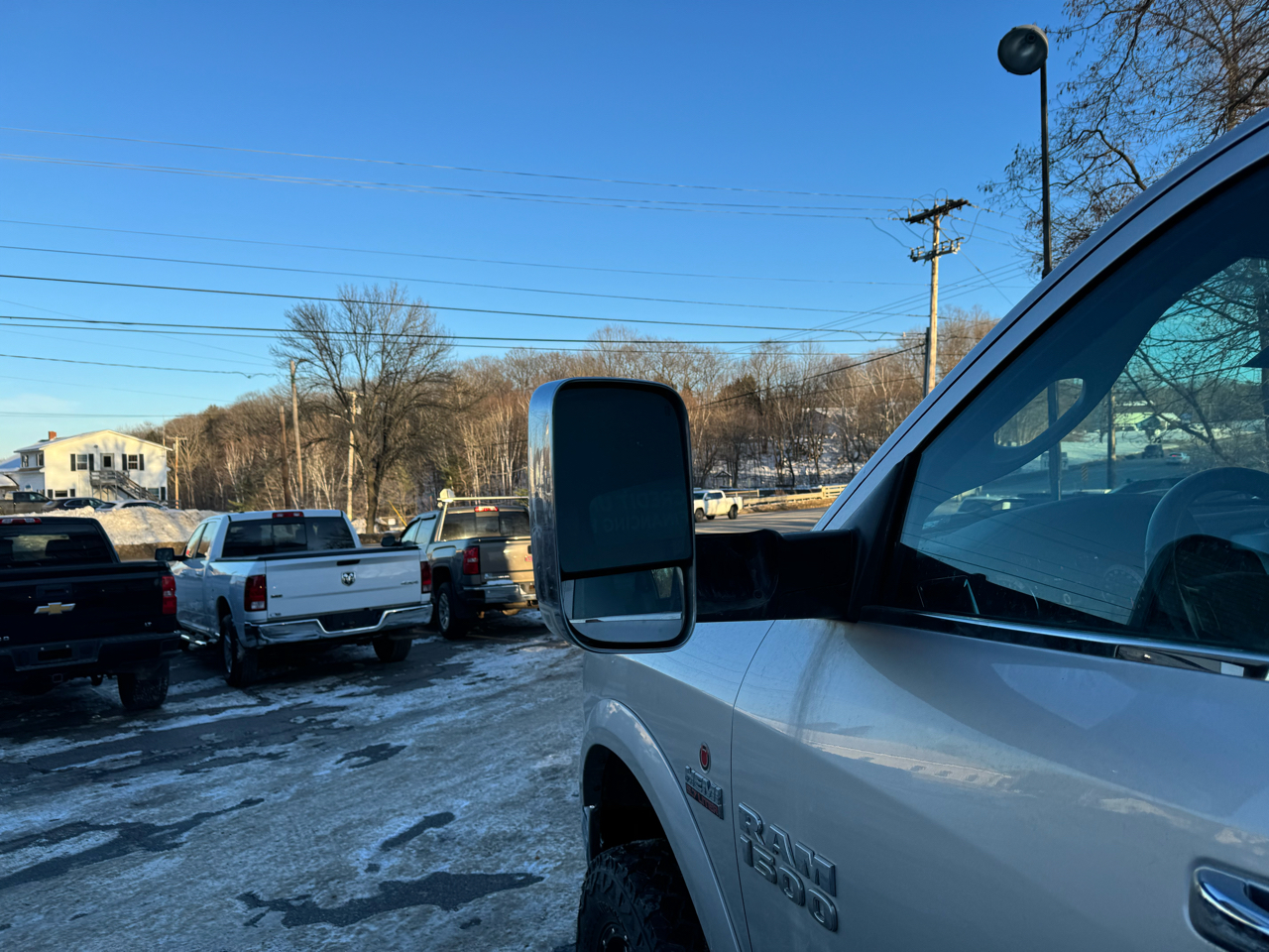 RAM 1500 4WD Crew Cab 140.5" Laramie 2016