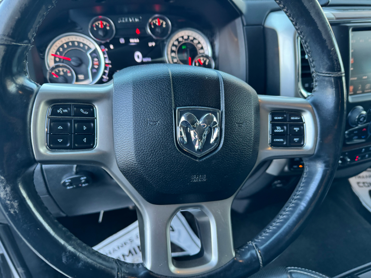 RAM 1500 4WD Crew Cab 140.5" Laramie 2016