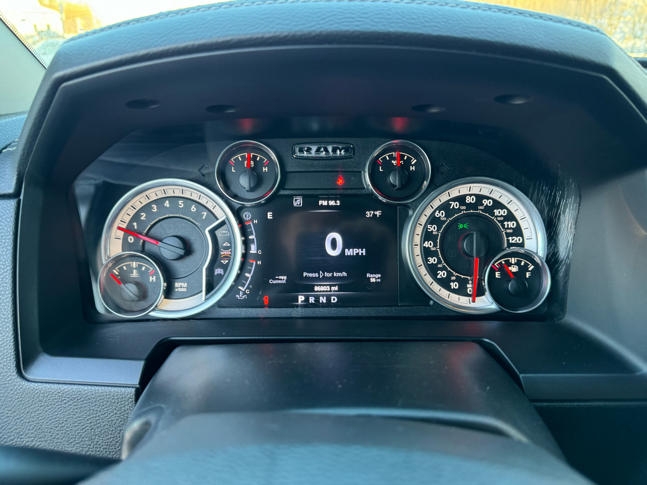 RAM 1500 4WD Crew Cab 140.5" Laramie 2016