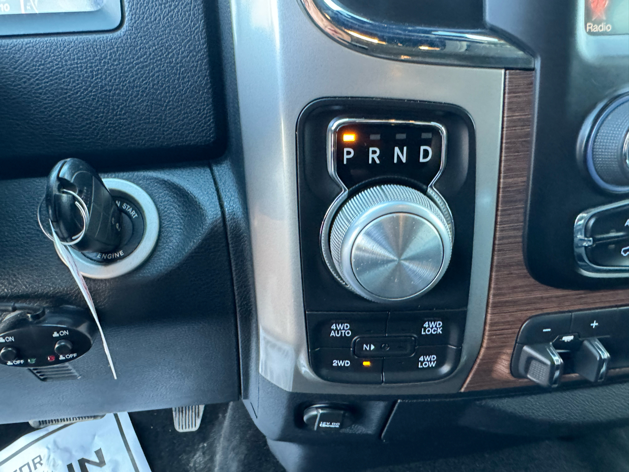 RAM 1500 4WD Crew Cab 140.5" Laramie 2016