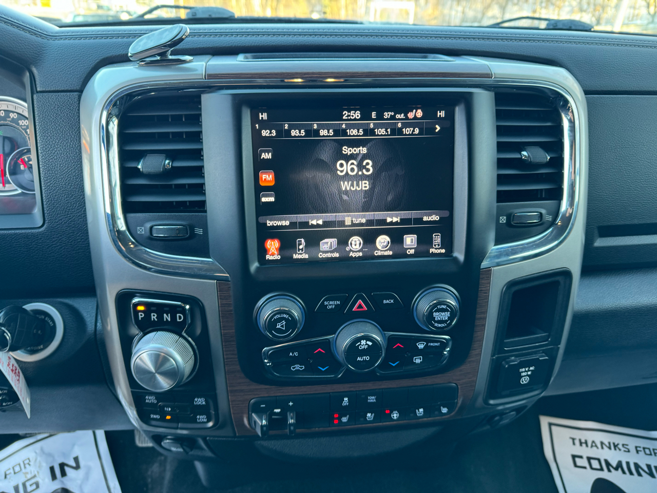 RAM 1500 4WD Crew Cab 140.5" Laramie 2016