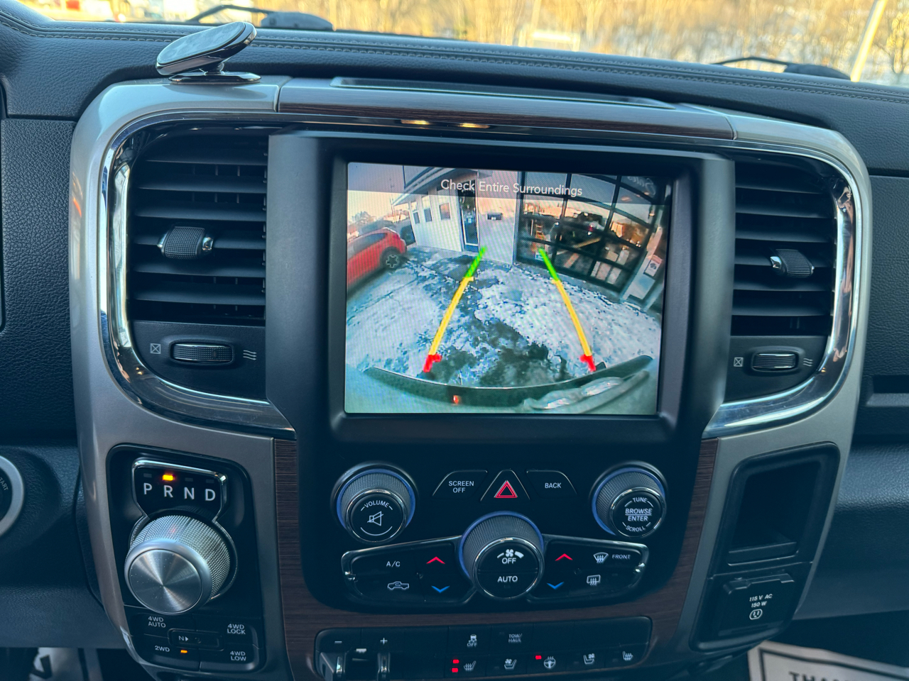 RAM 1500 4WD Crew Cab 140.5" Laramie 2016